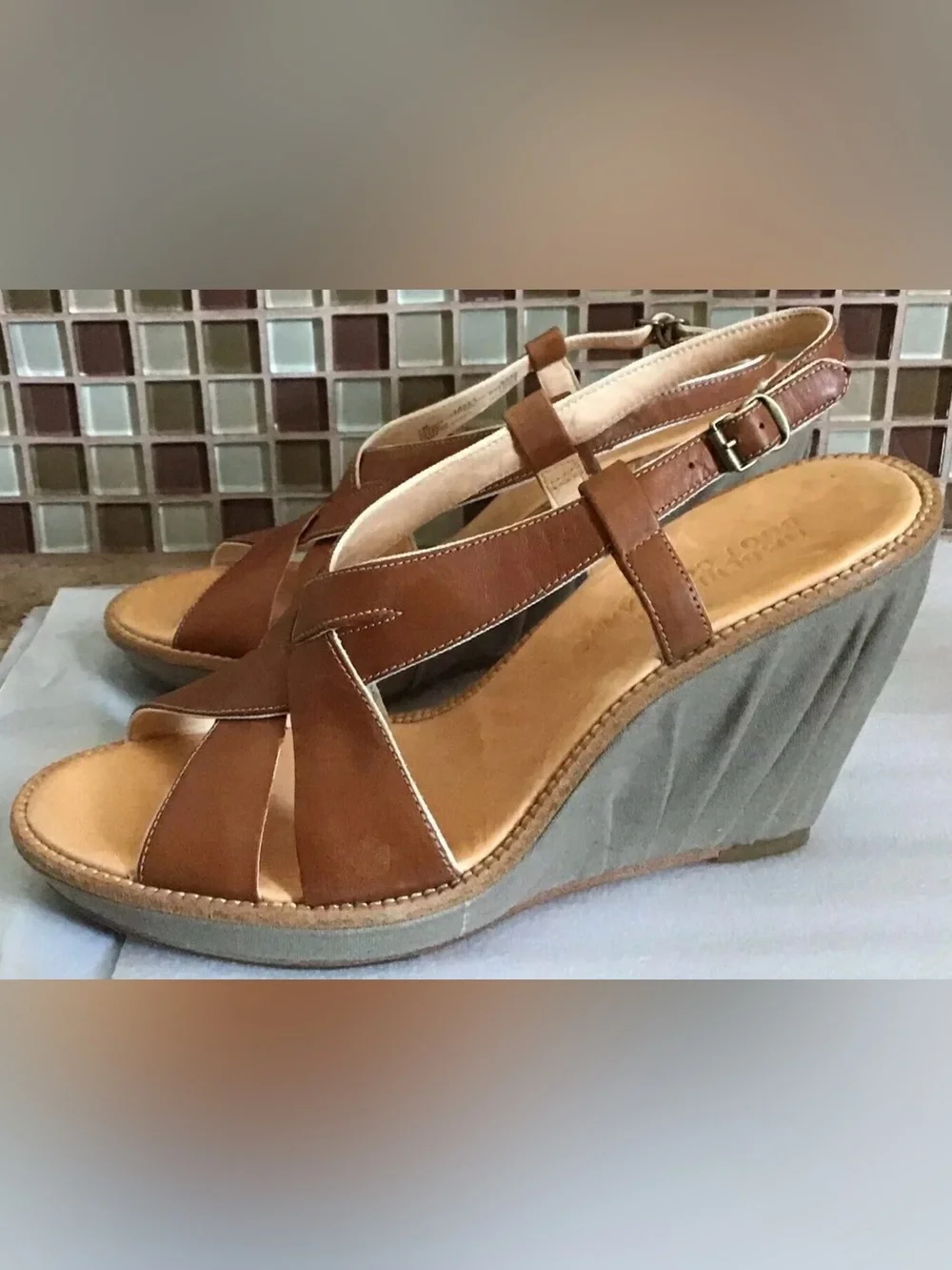 Timberland Boot Company Women's Wedge Sandal Brown/Tan Canvas Size 7M New no box